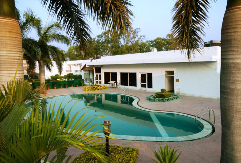 Black Mango Resort Kala Amb Экстерьер фото