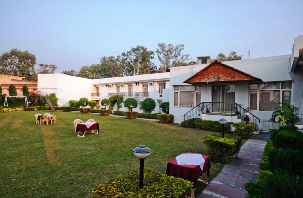 Black Mango Resort Kala Amb Экстерьер фото
